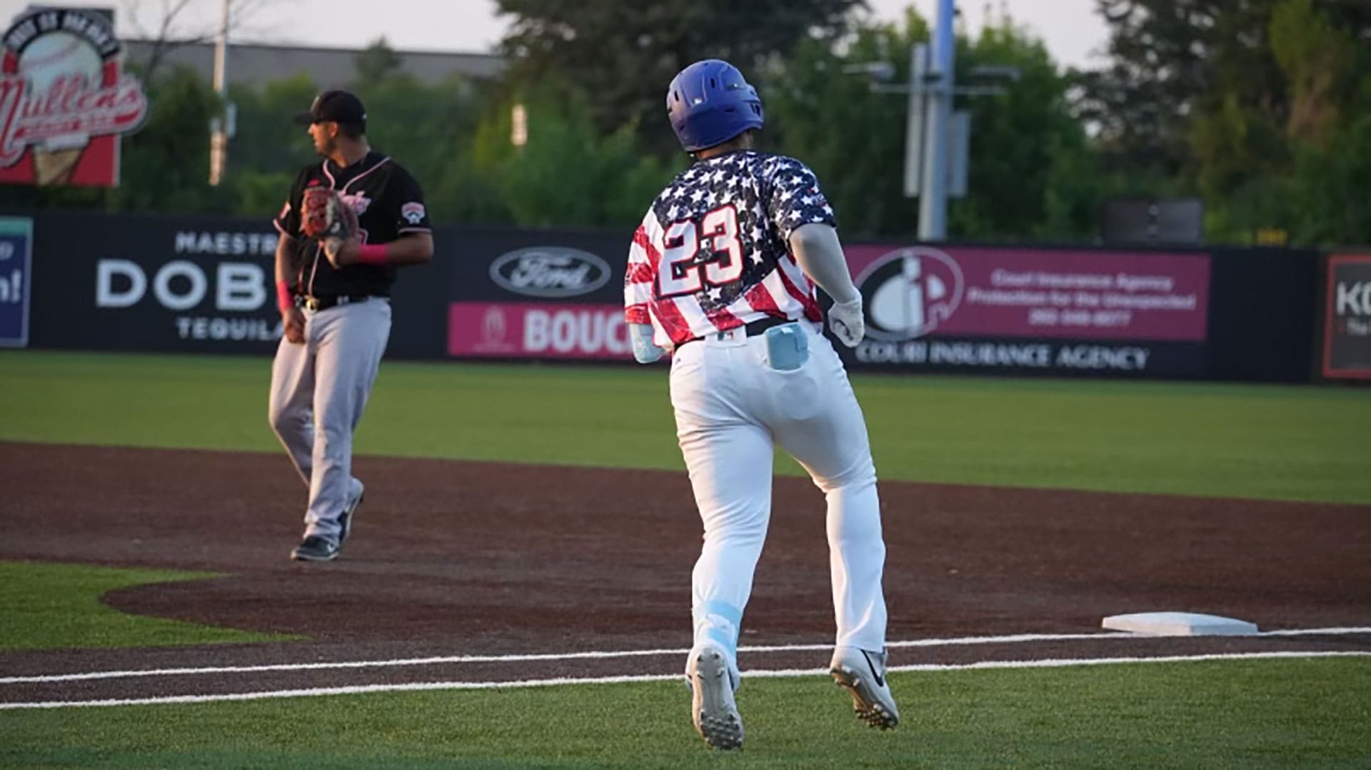 Curtis Terry rounds the bases after his go-ahead home run in the 8th inning