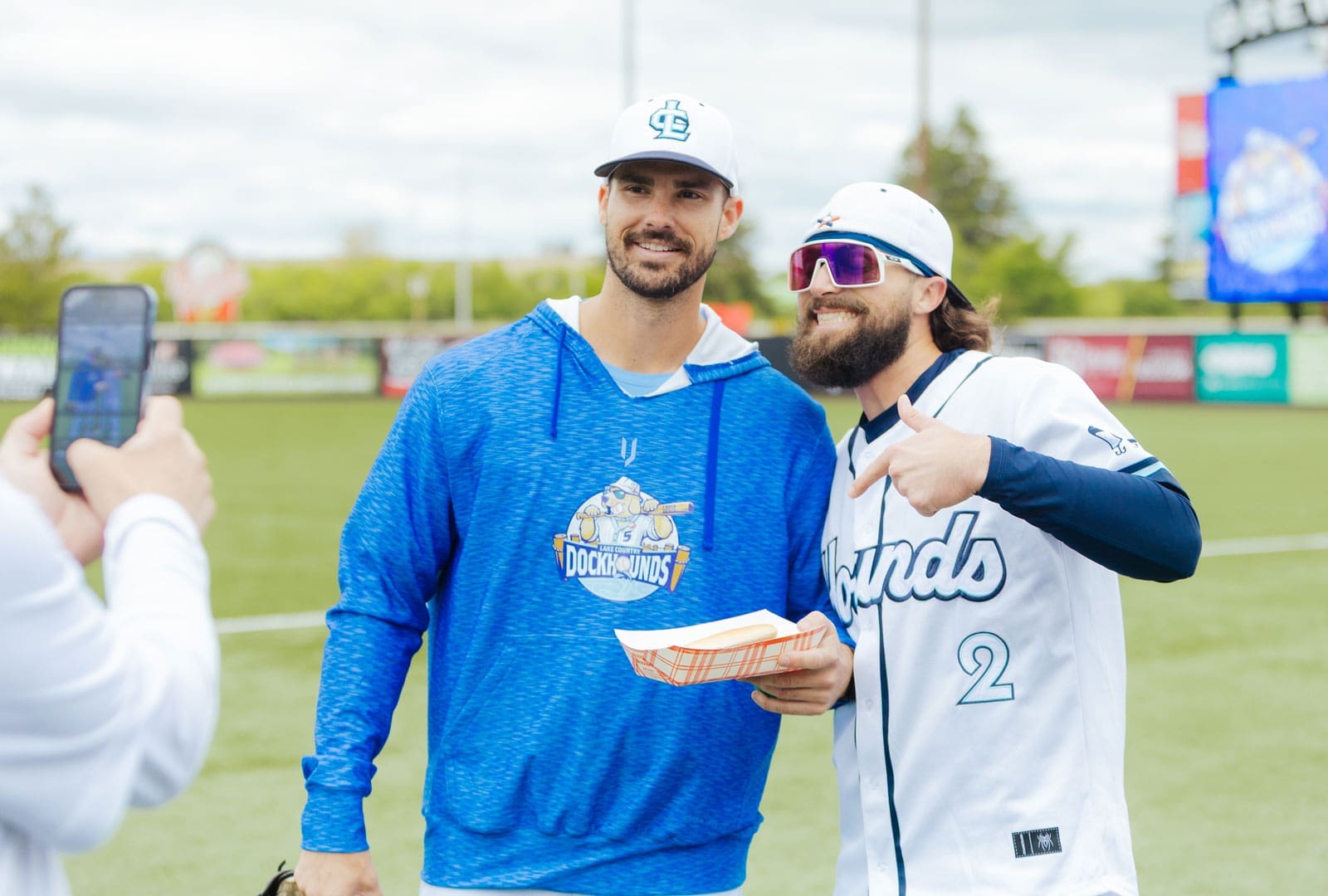 Split Doubleheader Leads ‘Hounds To 4th Straight Series Win